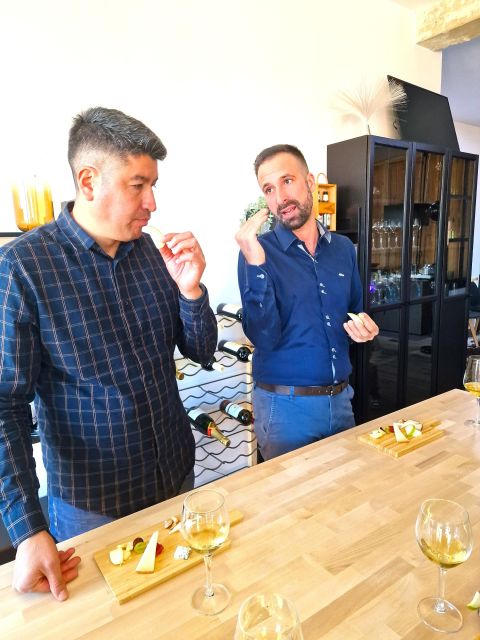 Madrid: cheese tasting with wine pairing. - How the guide affects the experience