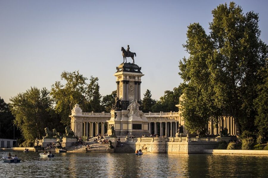Madrid: Cibeles Rooftop & Retiro Park Guided Walking Tour - Entering the Ornate Cibeles Palace