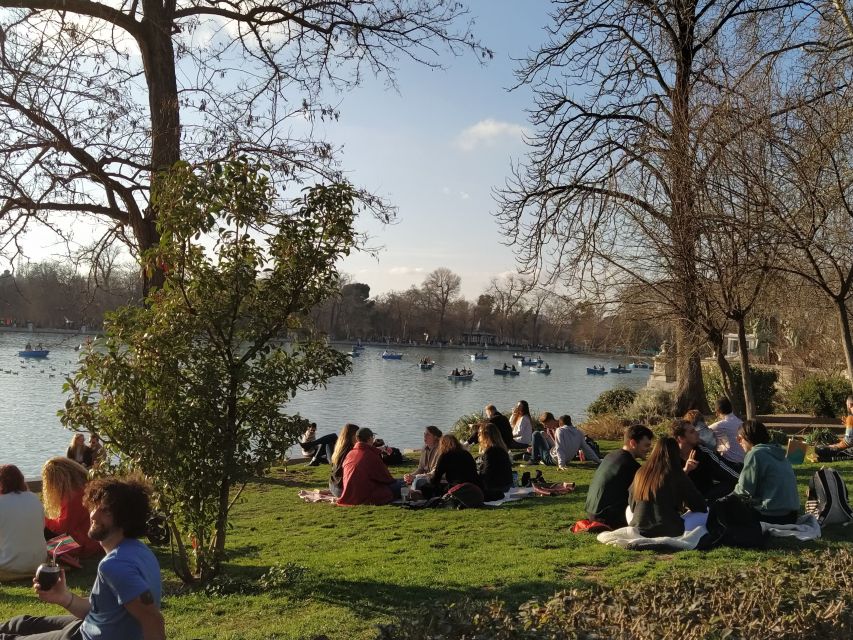 Madrid: Cibeles Rooftop & Retiro Park Guided Walking Tour - Weather, Clothing, and What to Bring