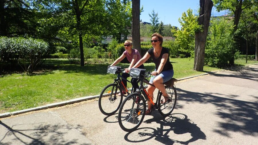 Madrid City Guided Bike/E-Bike Tour for Small Groups - Starting near Plaza de España