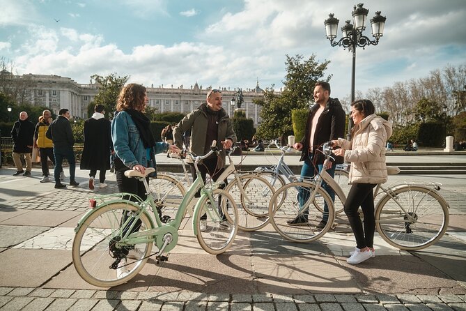 Madrid: City Highlights Guided Vintage Bike Tour - Puerta de Alcalá and Madrid’s grand avenues