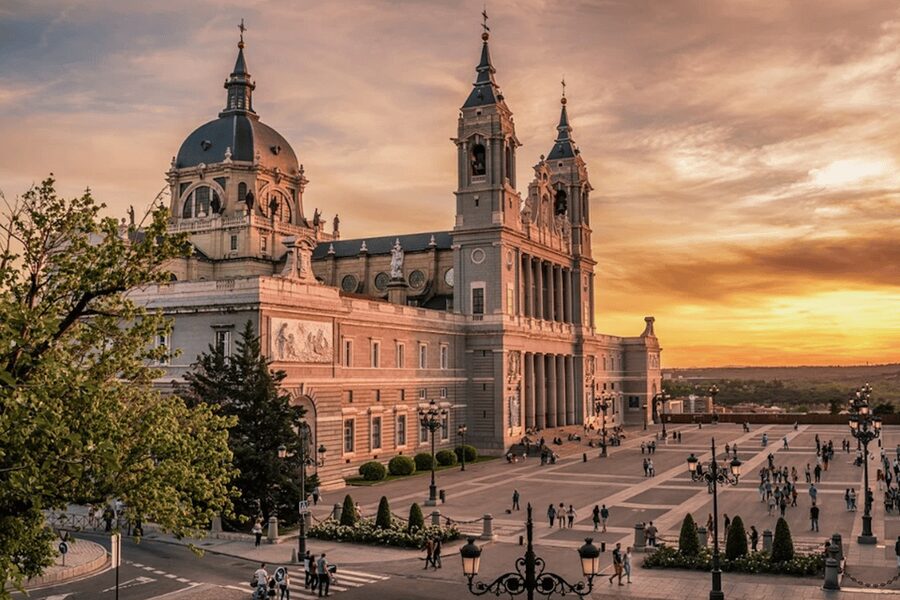 Madrid: City Highlights Guided Walking Tour - Starting with Egypt in Parque del Oeste