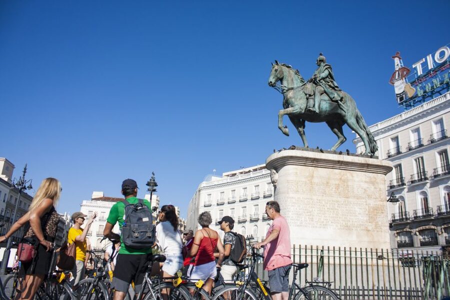 Madrid: City Highlights Private Bike Tour - Retiro Park gives the ride room to breathe