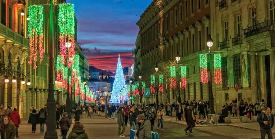Madrid: City Highlights Tuk Tuk Tour - What the private format adds