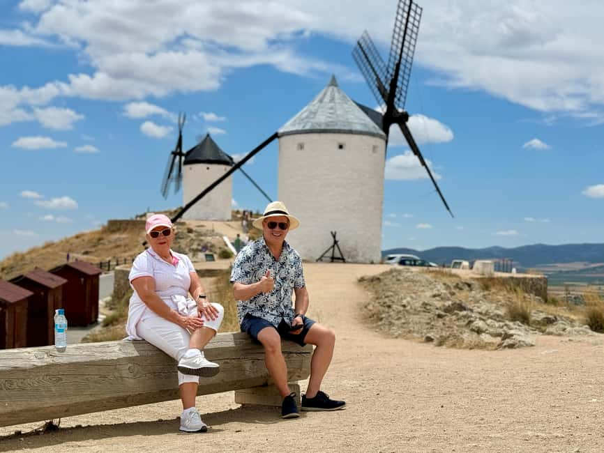 Madrid: Consuegra Molinos del Quixote Tour - A short pause in Plaza de España