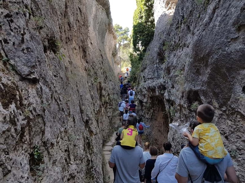 Madrid: Cuenca Day Tour with or without Enchanted City - Which option should you choose?