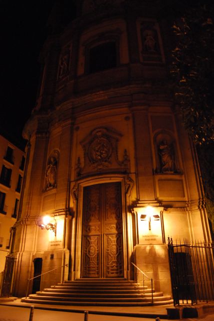 Madrid: Customized Night Tour with a Private Guide - Floodlit landmarks in the historic center