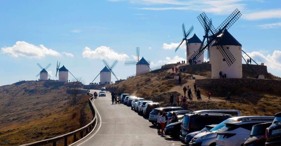 Madrid: Don Quixote de la Mancha Windmills & Toledo Tour - A short coffee break in Consuegra
