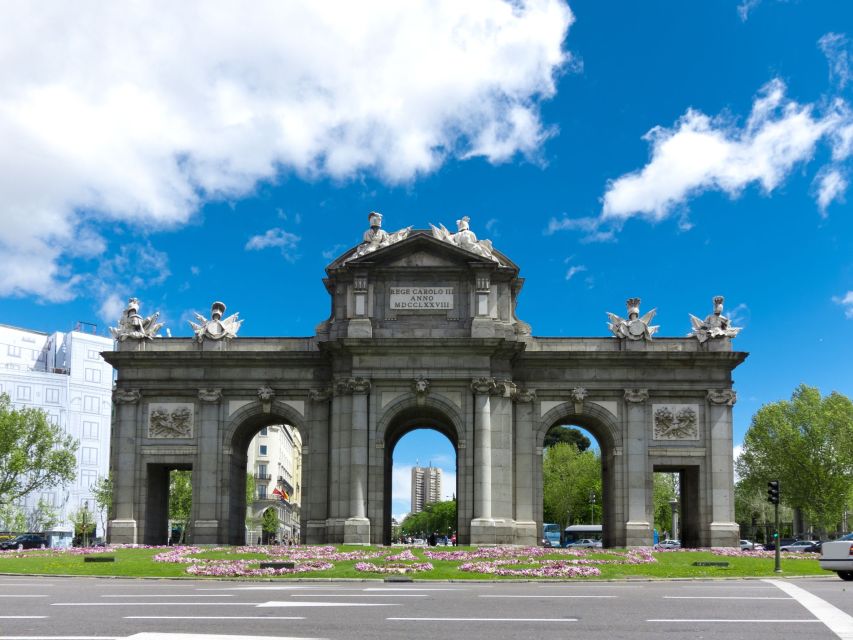Madrid: El Retiro Park & City Sightseeing Audio Tour - Park access and opening hours need careful checking