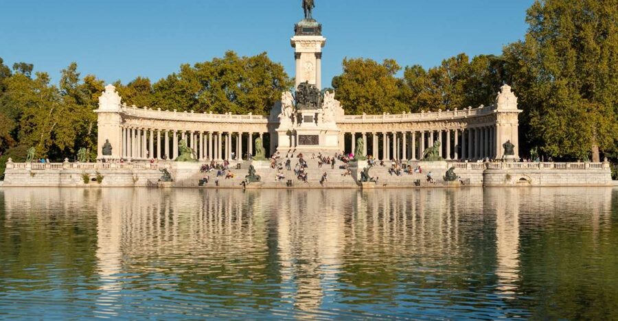 Madrid: El Retiro Park Self-Guided Audio Tour - Finding the start at Saint Jerome Church