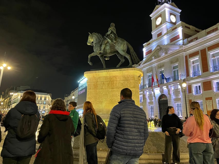 Madrid: Enchanted Evening Walking Tour in Spanish - Plaza Mayor and the unbelievable details of its past