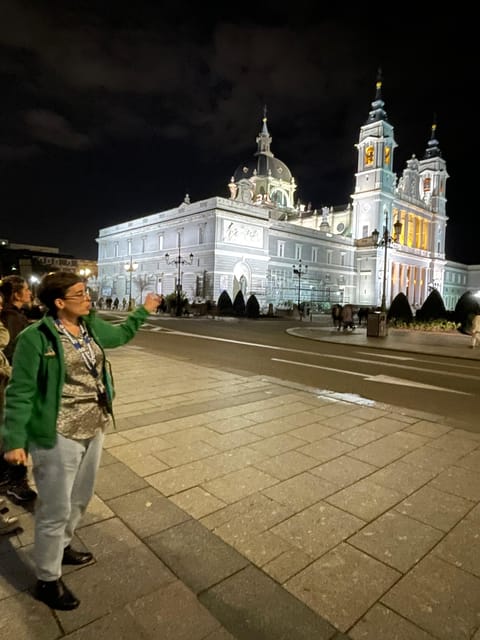 Madrid: Enchanted Evening Walking Tour in Spanish - Puerta del Sol and Madrid’s development