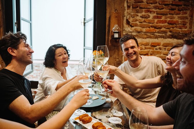 Madrid Evening Tapas and Wine Guided Tour - La Osita and the art of the porrón