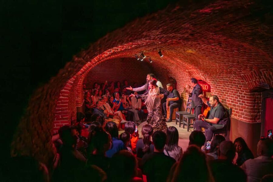 Madrid: Flamenco Show Entry Ticket with Drink & Artist Talk - Starting upstairs with a drink and a welcome