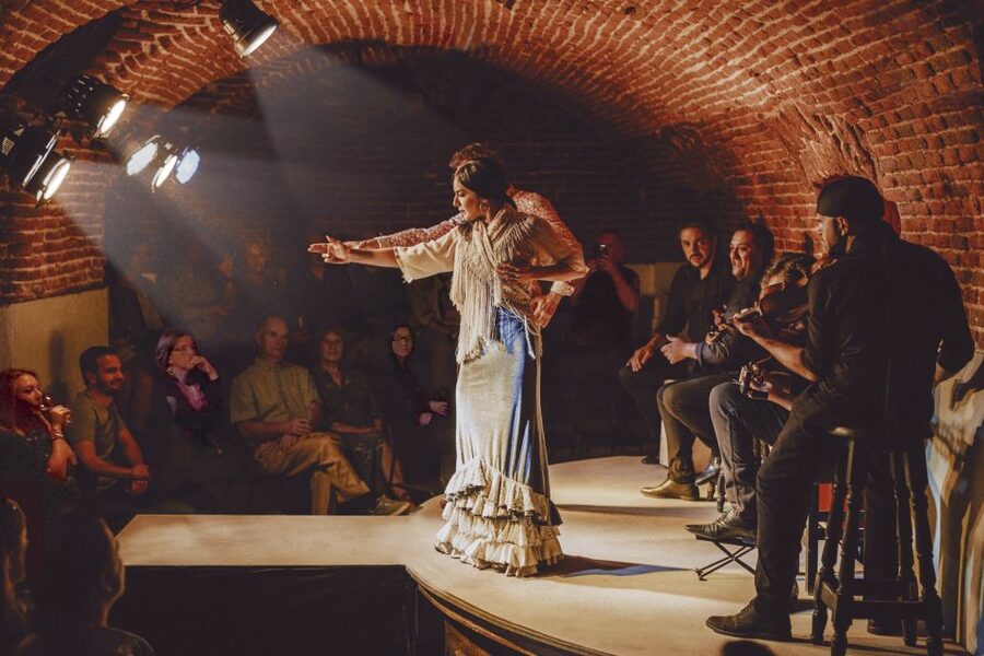 Madrid: Flamenco Show Entry Ticket with Drink & Artist Talk - What the one-hour performance feels like