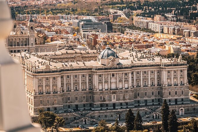Madrid Food Tour: Tapas, Drinks and Delights with a Local - The guides make the difference