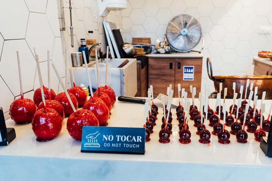 Madrid: Food Walking Tour with Drink and Local Guide - What the $73 price means