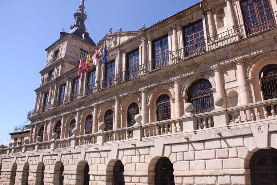 Madrid: Full-Day Guided Tour of Toledo with Cathedral Visit - Toledo Cathedral deserves the longest guided visit