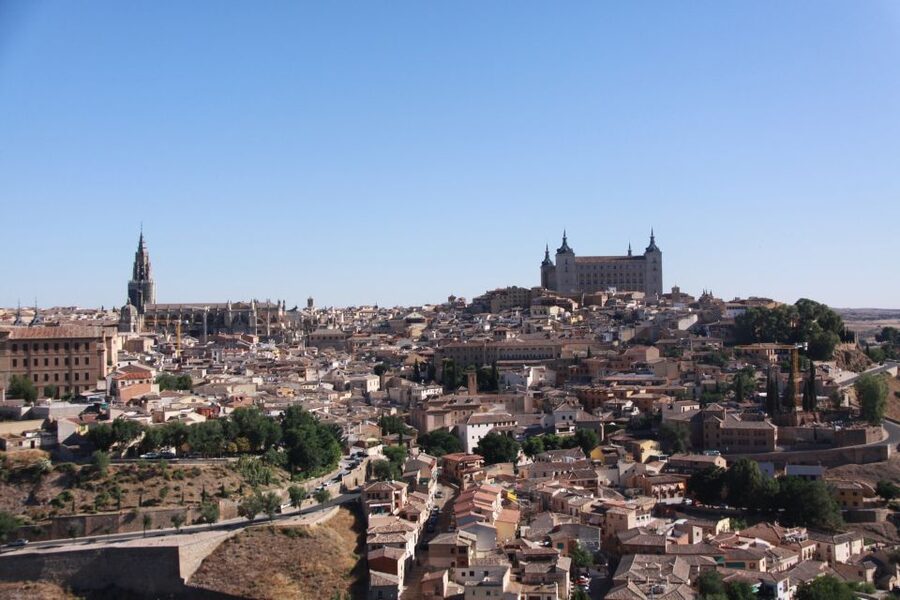 Madrid: Full-Day Guided Tour of Toledo with Cathedral Visit - Meeting in central Madrid and riding to Toledo