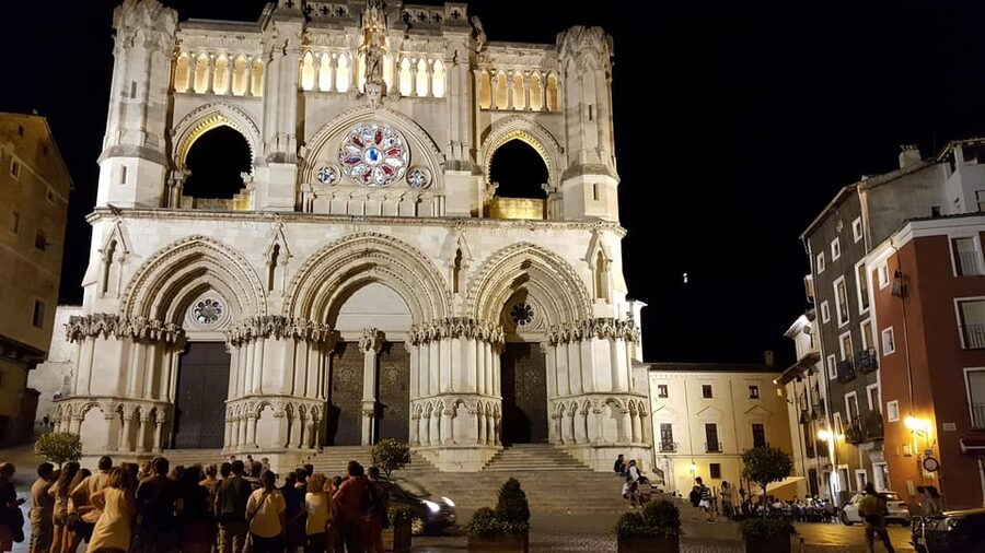 Madrid:Full Day Trip to Cuenca, Cathedral and Hanging Houses - Inside the Hanging Houses and Abstract Art Museum