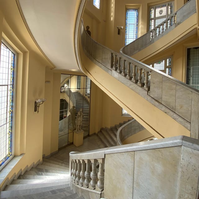 Madrid: Gran Vía Rooftops and Architecture Tour - Is $387 good value?