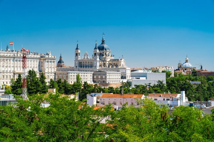 Madrid: Guided Highlights Walking Tour - Palacio Madrid and Almudena Cathedral