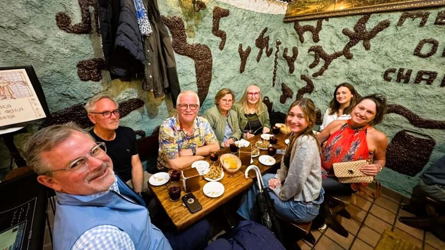 Madrid: Guided Local Food Tour at Hidden Gem Restaurants - Mushrooms, sangria, and the Madrid table