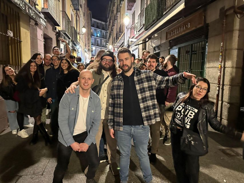 Madrid: Guided Pub Crawl Madrid Experience and Club Entry - Manama Disco and the middle of the route
