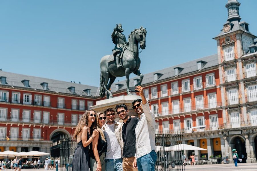 Madrid: Guided Tapas and Wine Tour with Terrace Visit - Markets, products, and the wider food culture