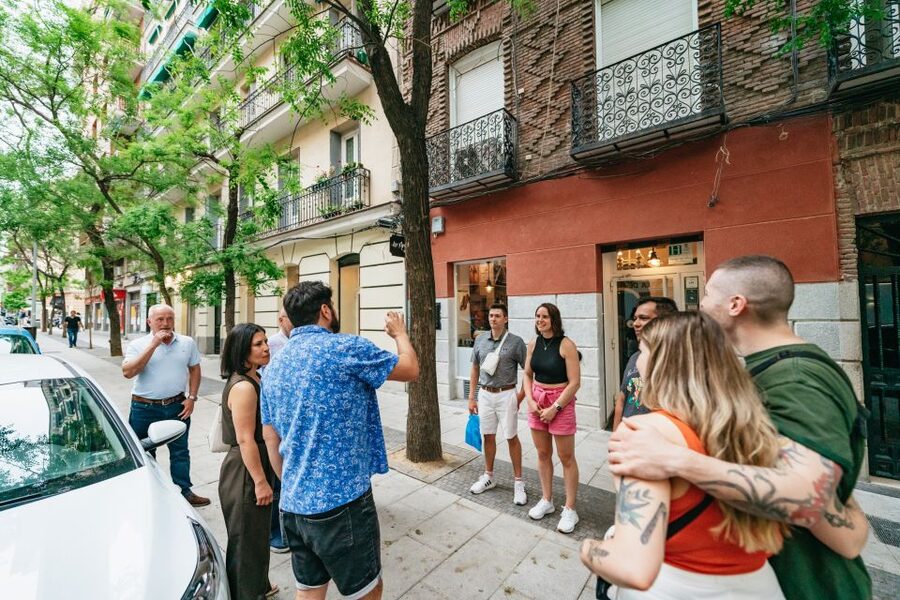 Madrid: Guided Tapas Tour with Tastings and Drinks - Walking and meeting-point details