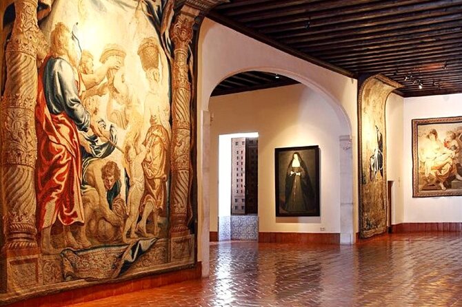 Madrid Guided Tour of the Descalzas Reales Monastery - The 10-minute meeting in Plaza de las Descalzas