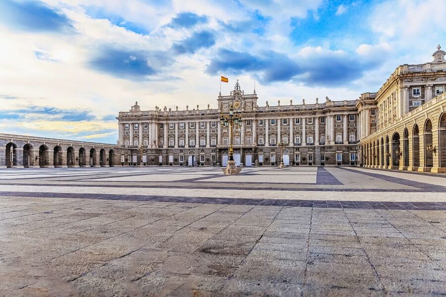 Madrid: Guided Tour of the Royal Palace with Fast Access - Is the extra cost worth it?