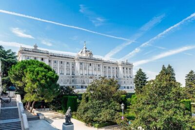 Guided Tour of the Royal Palace with Fast Access