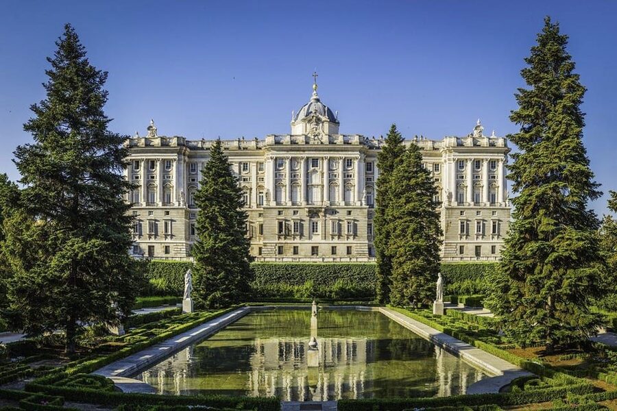 Madrid: Guided Tour of the Royal Palace with Fast Access - Art, architecture, and royal stories