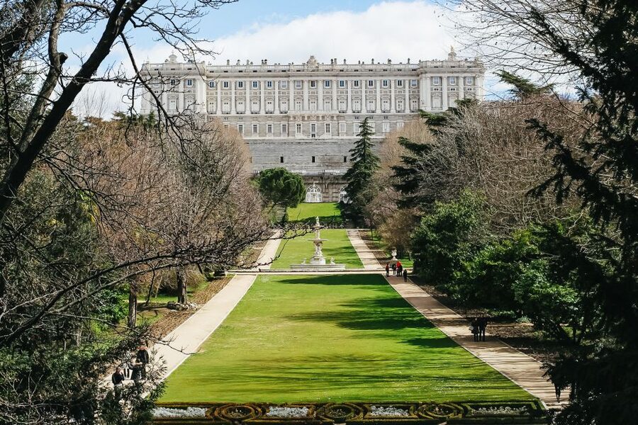 Madrid: Guided Tour of the Royal Palace with Fast Access - Why eight people is a useful limit