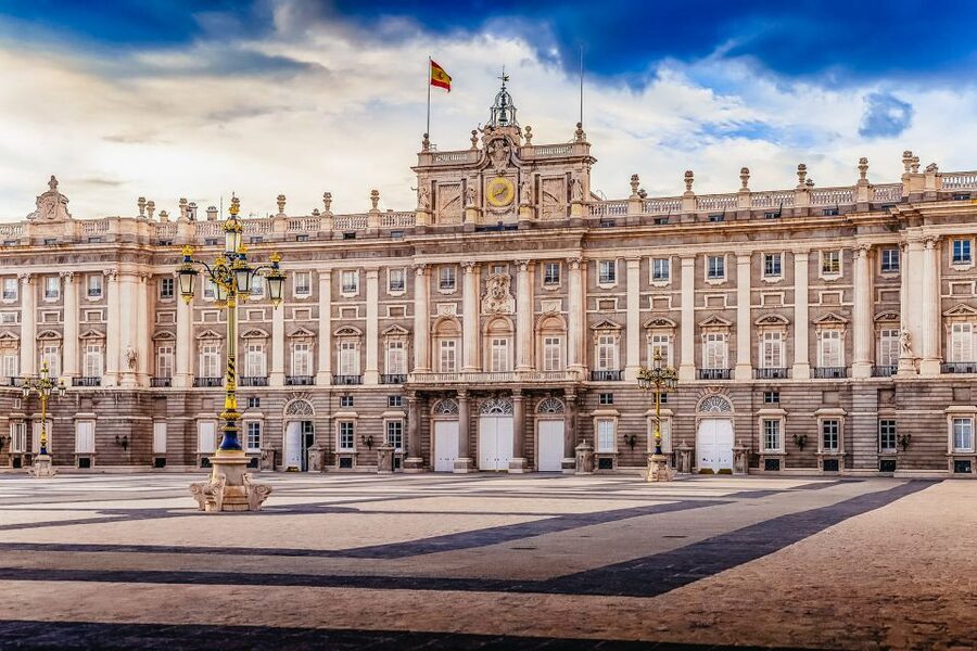 Madrid: Guided Tour of the Royal Palace with Fast Access - The guide makes the difference