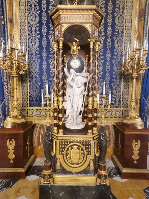 Madrid: Guided visit at the Royal Palace with tour guide - Meeting Felipe IV in Plaza de Oriente