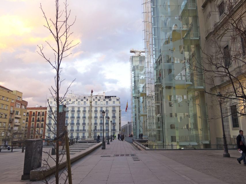 Madrid: Guided visit to Reina Sofia Museum- SMALL GROUP - Why Guernica makes this short museum visit worthwhile