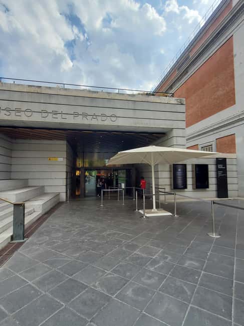 Madrid: guided visit to the Museo del Prado with a native Italian tour guide - Meeting at Goya’s statue
