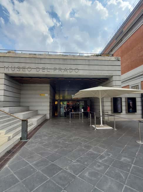 Madrid: guided visit to the Museo del Prado with a native Italian tour guide - Audio equipment in busy galleries