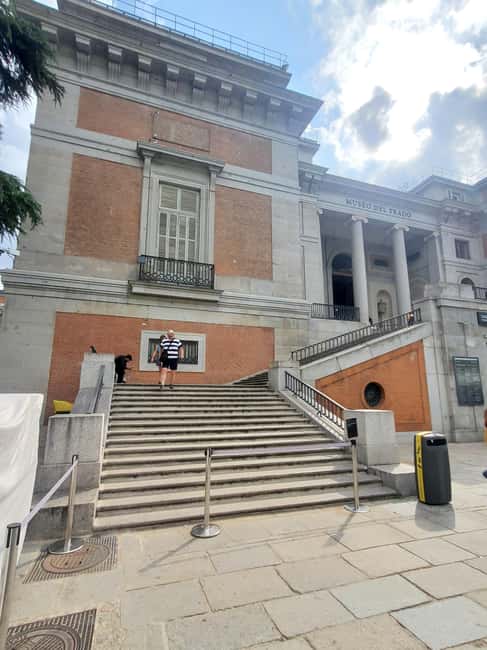 Madrid: guided visit to the Museo del Prado with a native Italian tour guide - A small group of seven