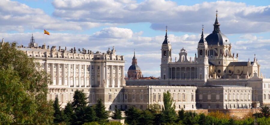 Madrid: Guided Visit to the Royal Palace - The throne room and the theater of power