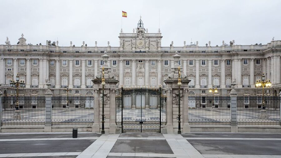 Madrid: Guided Visit to the Royal Palace - Finding the Plaza de Isabel II meeting point