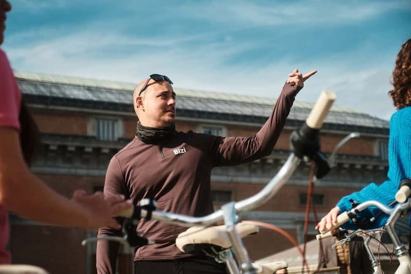 Madrid: Highlights Guided Vintage Bike Tour and Tapas Option - Starting in the Literary Quarter at Moratín 29