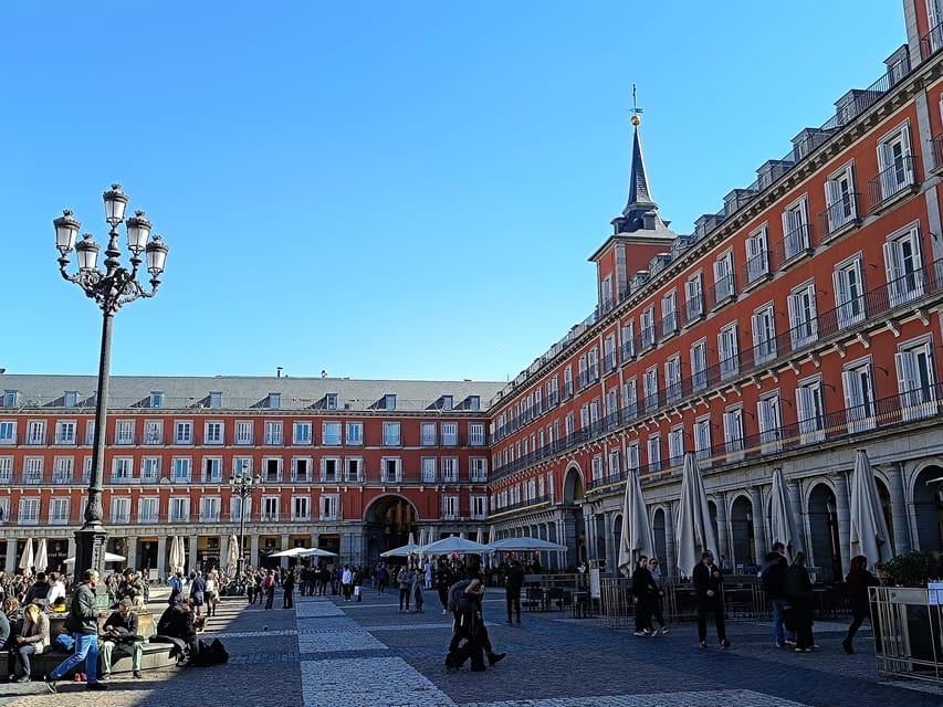 Madrid: Highlights of Madrid Walking Tour - Almudena Cathedral Beside the Royal Palace
