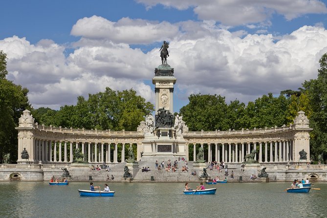 Madrid Highlights Private Walking Tour - The Metropolis building at Alcalá and Gran Vía