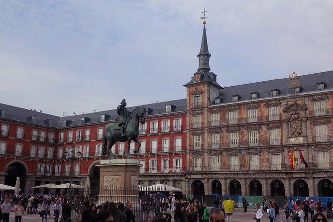 Madrid Highlights Private Walking Tour - Walking Madrid’s famous Gran Vía