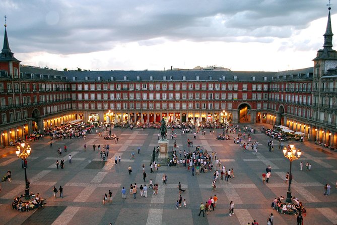 Madrid Highlights Private Walking Tour - Puerta de Alcalá and the Salamanca edge