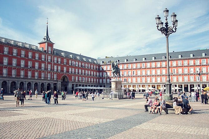 Madrid Historic Centre Food Tour with Authentic Tapas & Wines - What the small group size means in practice