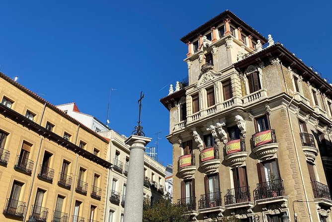 Madrid Historic with an architect : Arabs, Austrias and Bourbons - La Almudena and the Arab Wall